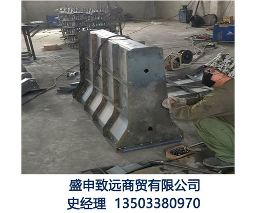【公路隔離墩鋼模具廠家常規隔離墩模具隔離墩鋼模具供應商】- 
