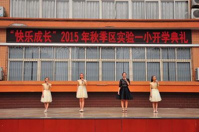 九龍坡區(qū)實(shí)驗(yàn)一小開學(xué)典禮 以“24字箴言”啟航新學(xué)期，書香禮儀潤童心